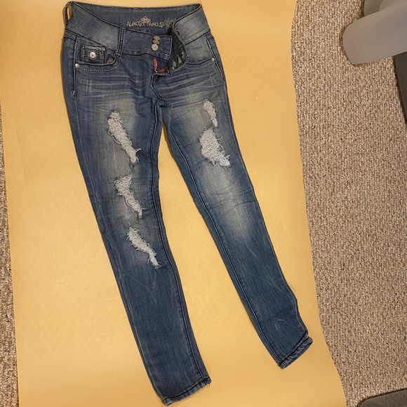 Almost Famous High-Rise Skinny Jeans - Picture 2 of 5